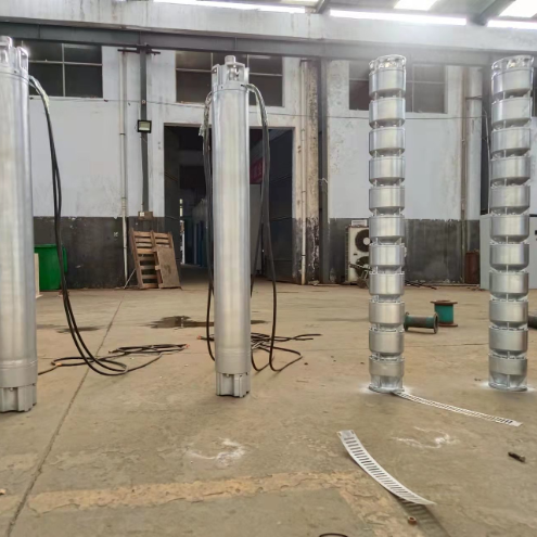 Bomba submersível de aço inoxidável de 140 kW com 220 m de cabeça e 136 m3/h de caudal para aplicações em poços profundos